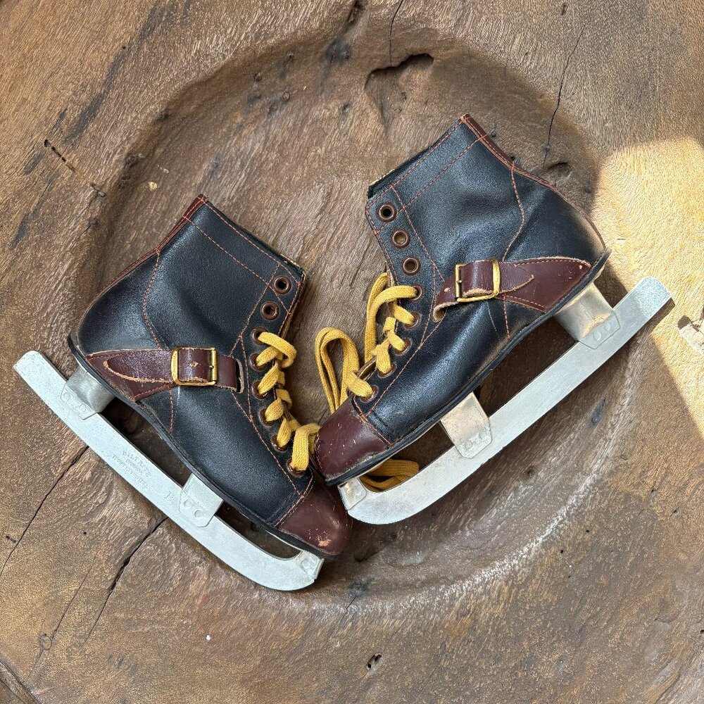 Biltrite brown two-tone leather tempered steel collectible child-size ice skates